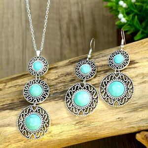 ✨🆕✨ BoHo Turquoise Decor Stones 3pcs Necklace Set✨